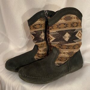 Minnetonka suede/fabric zip up booties women’s size 7